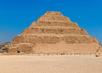 Pirâmide mais antiga do Egito reabre após anos de restauração