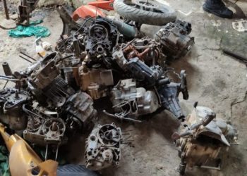 PM ENCONTRA DESMANCHE DE MOTOS , FAZ APREENSÃO DE PISTOLA E OBJETOS DIVERSOS EM BOA ESPERANÇA