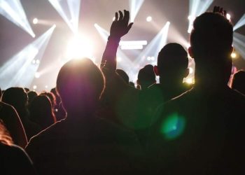 Eventos com mais de 2 mil pessoas no ES podem ser liberados em abril, diz secretário de Saúde
