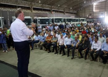 Governador entrega equipamentos para melhoria da infraestrutura rural capixaba
