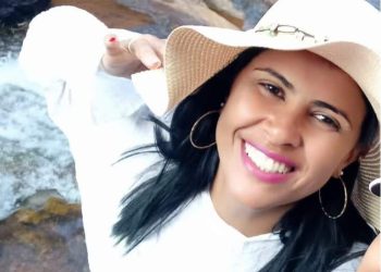 Cerimonialista morre após ser baleada dentro de carro de aplicativo em Cariacica