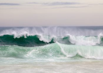 Marinha alerta para ondas de até 3 metros no litoral de SP e ES