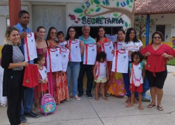 Prefeitura entrega mais uma remessa de uniformes para alunos da Rede Municipal