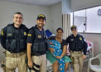 Parto na BR-101: bebê nasce em rodovia com ajuda da PRF em Linhares