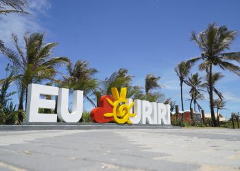 VERÃO VIBRANTE DA ILHA: FINAL DE SEMANA INICIA COM SHOW DE TATAU NESTA SEXTA-FEIRA NO GURIRI VERÃO 2025