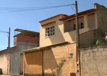 Homem joga gasolina e coloca fogo na companheira na frente dos filhos no Sul do ES