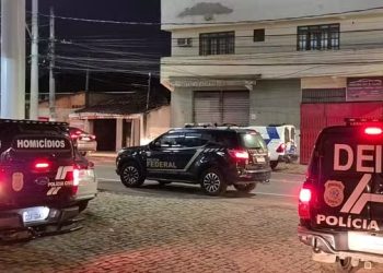 Três pessoas são presas em operação contra facção que comanda do RJ tráfico de drogas no ES