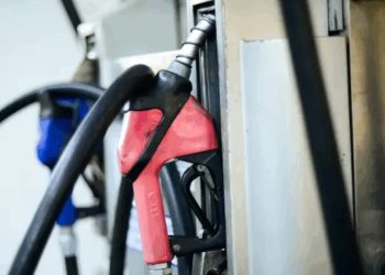 Petrobras reduz preço da gasolina em 5,6% para distribuidoras