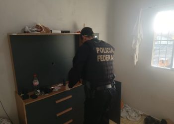 PF PRENDE HOMEM SUSPEITO DE RECRUTAR MENORES PARA ABUSO E TORTURA NA INTERNET EM SÃO MATEUS .