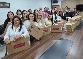 Prefeitura recebe notebooks como parte de condicionantes de novo loteamento da Soma Urbanismo