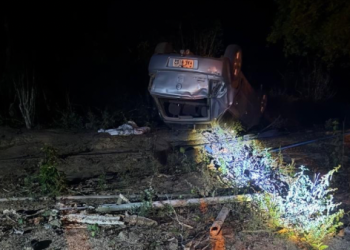 CARRO CAPOTA EM VILA VALERIO E MENINA DE 4 MORRE NO ACIDENTE .