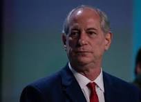 Ao lado de bolsonaristas, Ciro Gomes se filia ao PSDB e critica PT