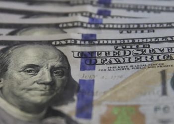 Dólar fecha em alta e vai a R$ 5,35 com exterior e tensão fiscal por MP alternativa ao IOF
