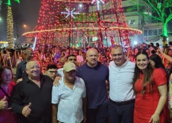 São Mateus feliz com a magia do natal