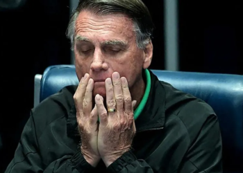Médicos vão avaliar necessidade de procedimento sobre soluços de Bolsonaro