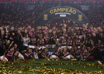 Após glória na Libertadores, Flamengo amplia festa com título do Brasileiro