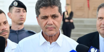 Após anunciar ausência em evento, governador recebe Lula no aeroporto: “É o meu papel”