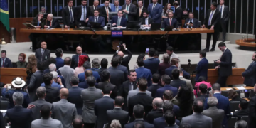 Comissão da Câmara começa a analisar relatório do fim da jornada 6X1