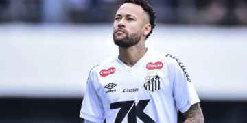 Neymar trata lesão no CT, enquanto Santos estuda homenagem antes da seleção