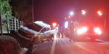 Homem morre após ser lançado para fora de carro em acidente em Linhares